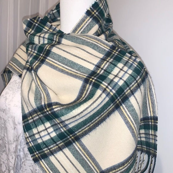 British 100% cashmere luxery plaid fringe scarf women’s accessory - Picture 6 of 7